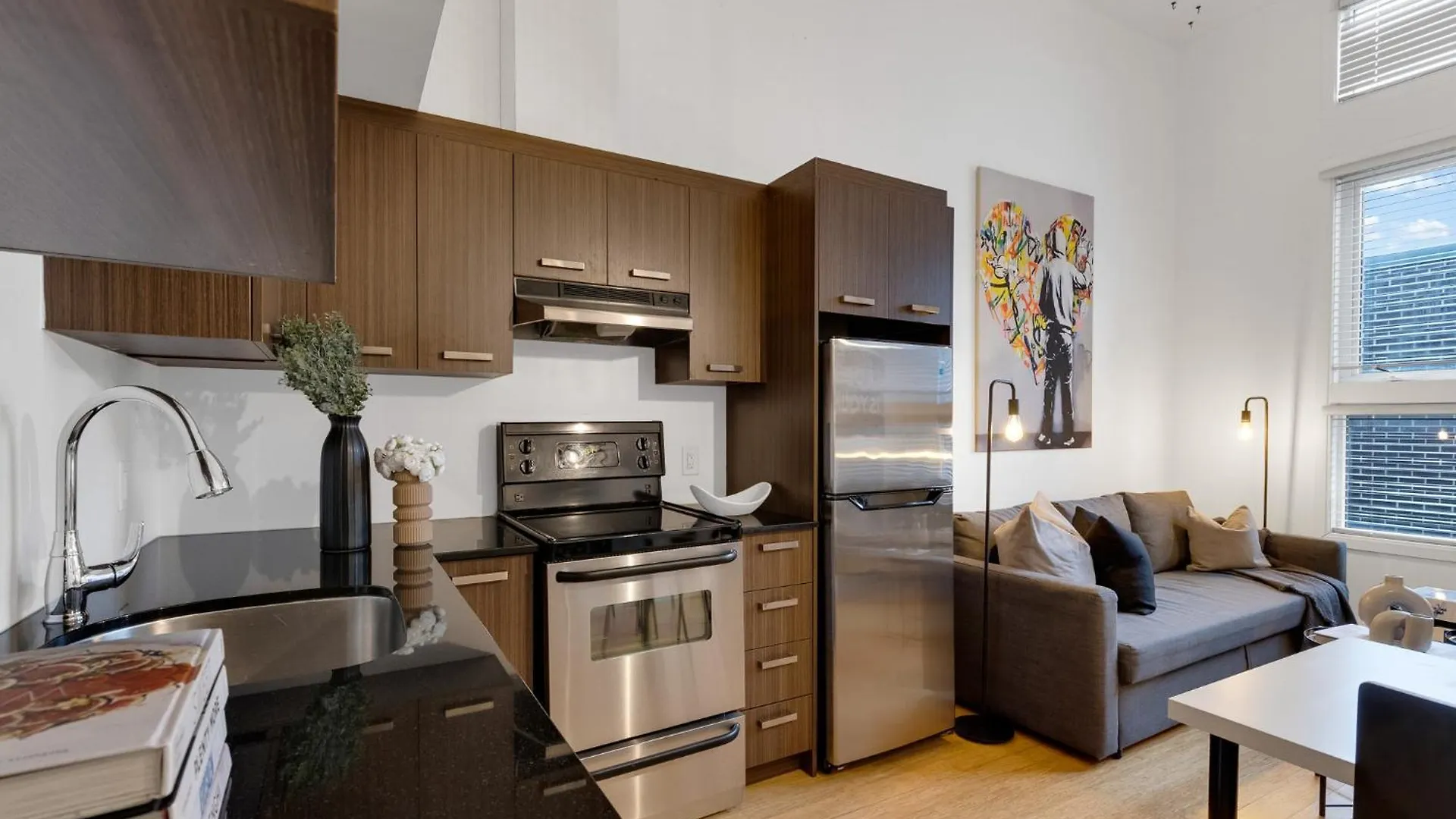 Liv Mtl Main Aparthotel Montreal 3*,