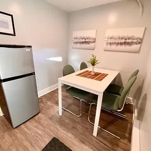 Guest house Newly Renovated Studio, Separate Entrance