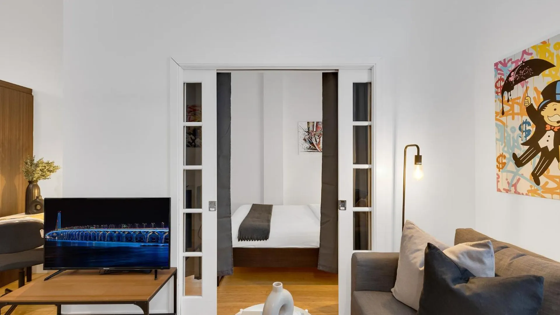 Liv Mtl Main Aparthotel Montreal