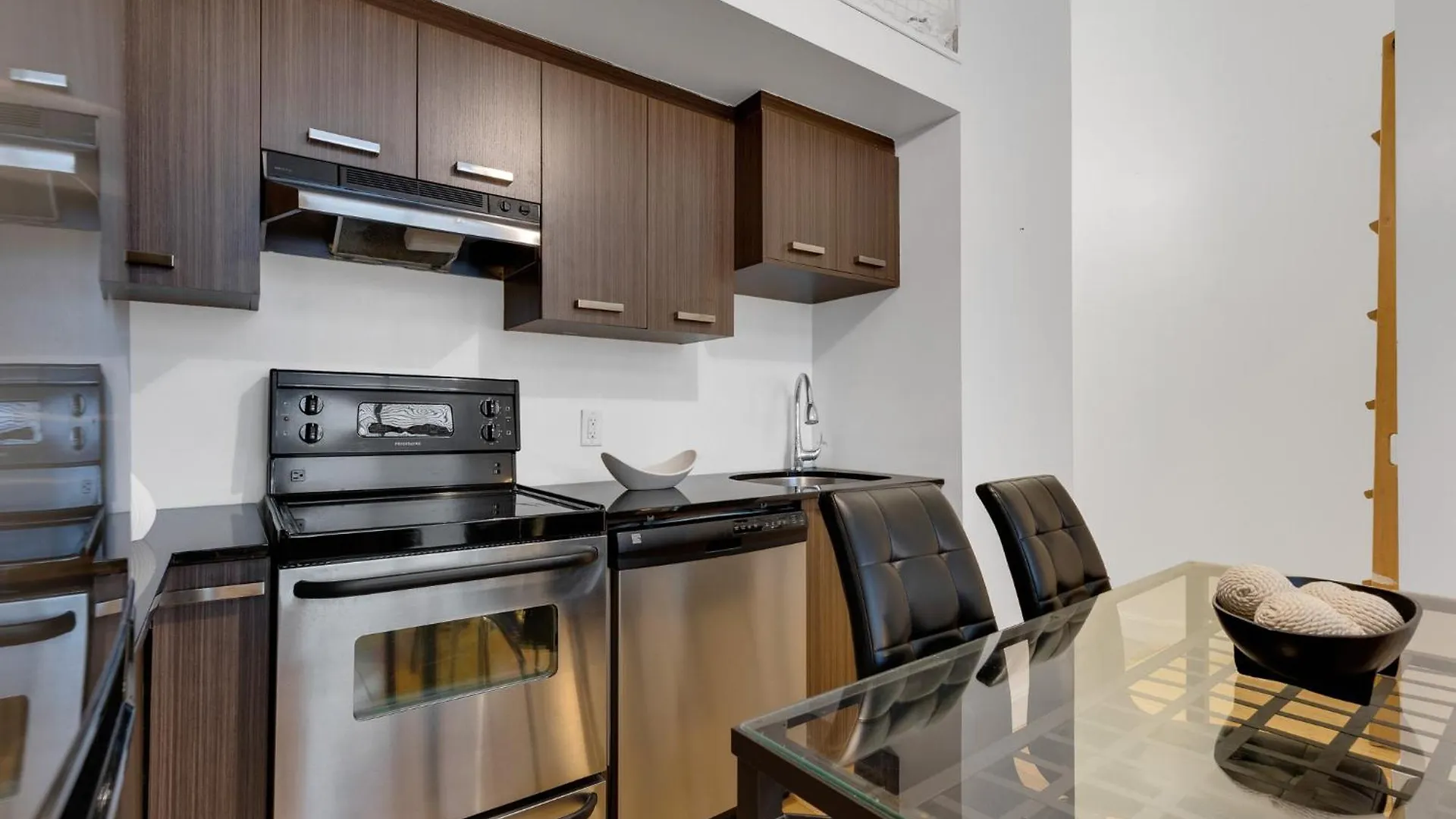 Liv Mtl Main Aparthotel Montreal